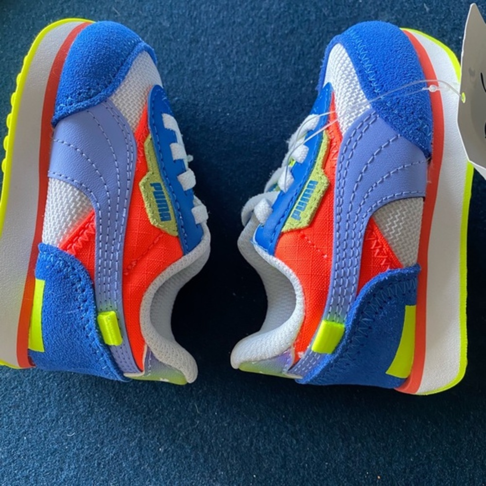 Baby PUMAS!!! Get a great deal an up your little shoe game today! Unisex😎